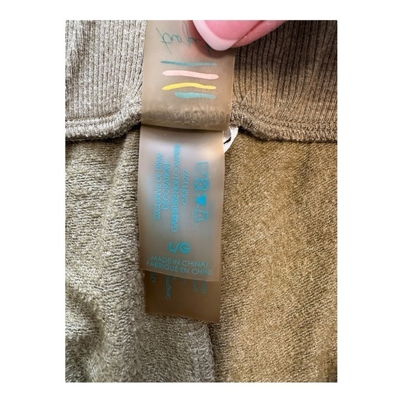 Bikini Village | Tropik Cargo Shorts - Size Large - Picture 6 of 10